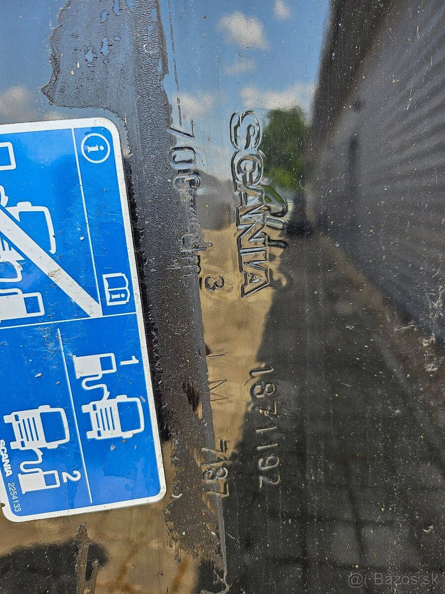 SCANIA NG Nádrž 700l Lowliner - poškodená - 4