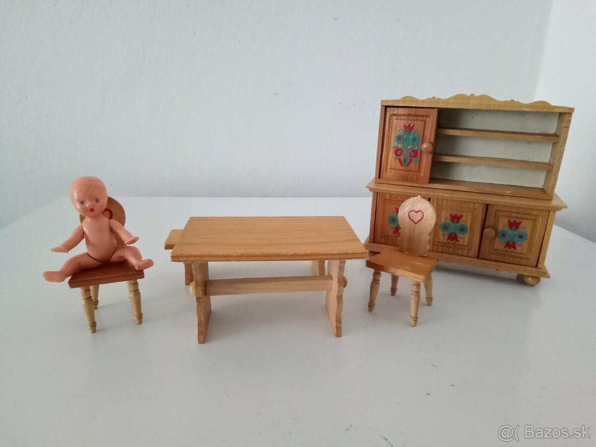 Stará, dřevěná jídelna s panenkou-izbička s bábikou - 4
