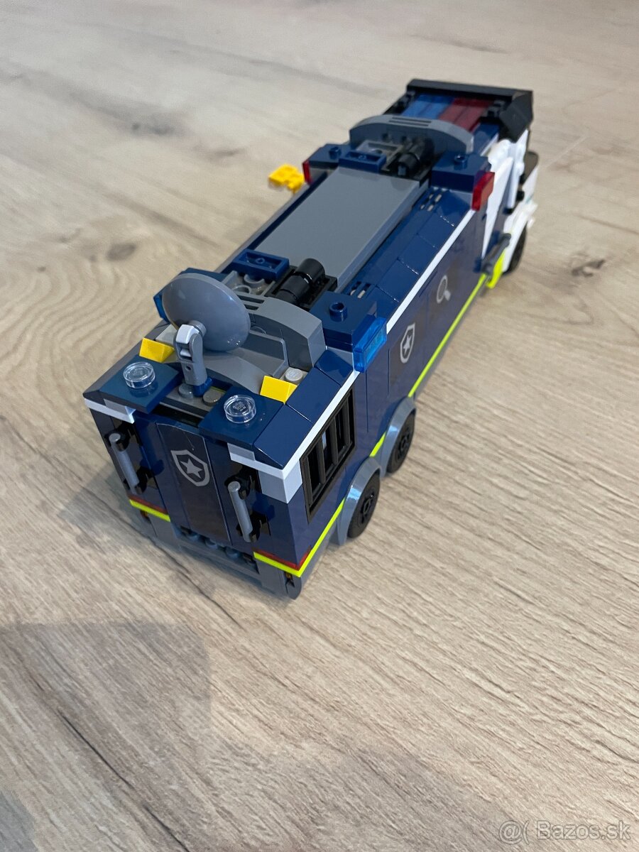 LEGO - Mobilné laboratórium policajtov - 4