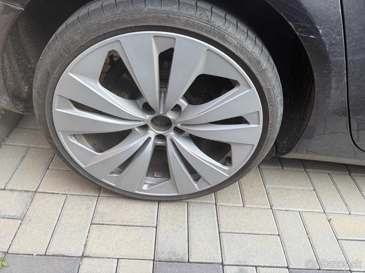 Predam original disky Audi q8 r19 - 4