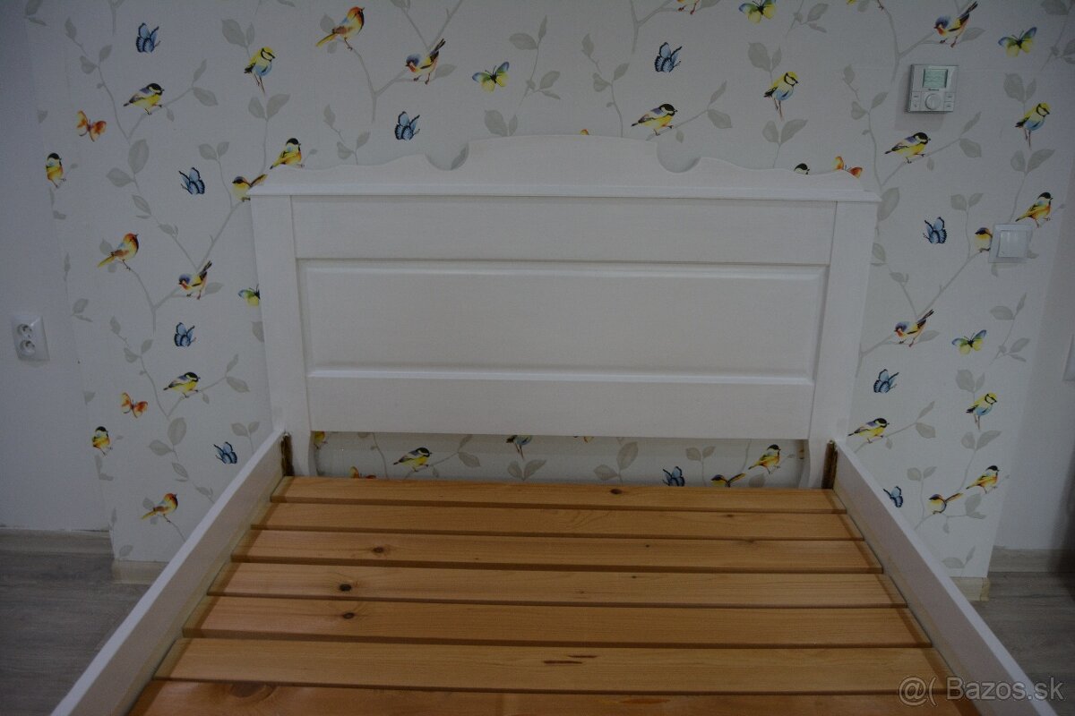 Krásna, biela retro masívna posteľ - 4