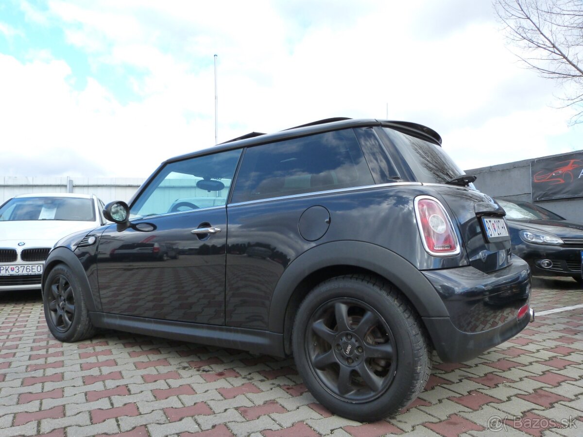 Mini One 1,6i 70kW M6 elektrická panoráma - 4