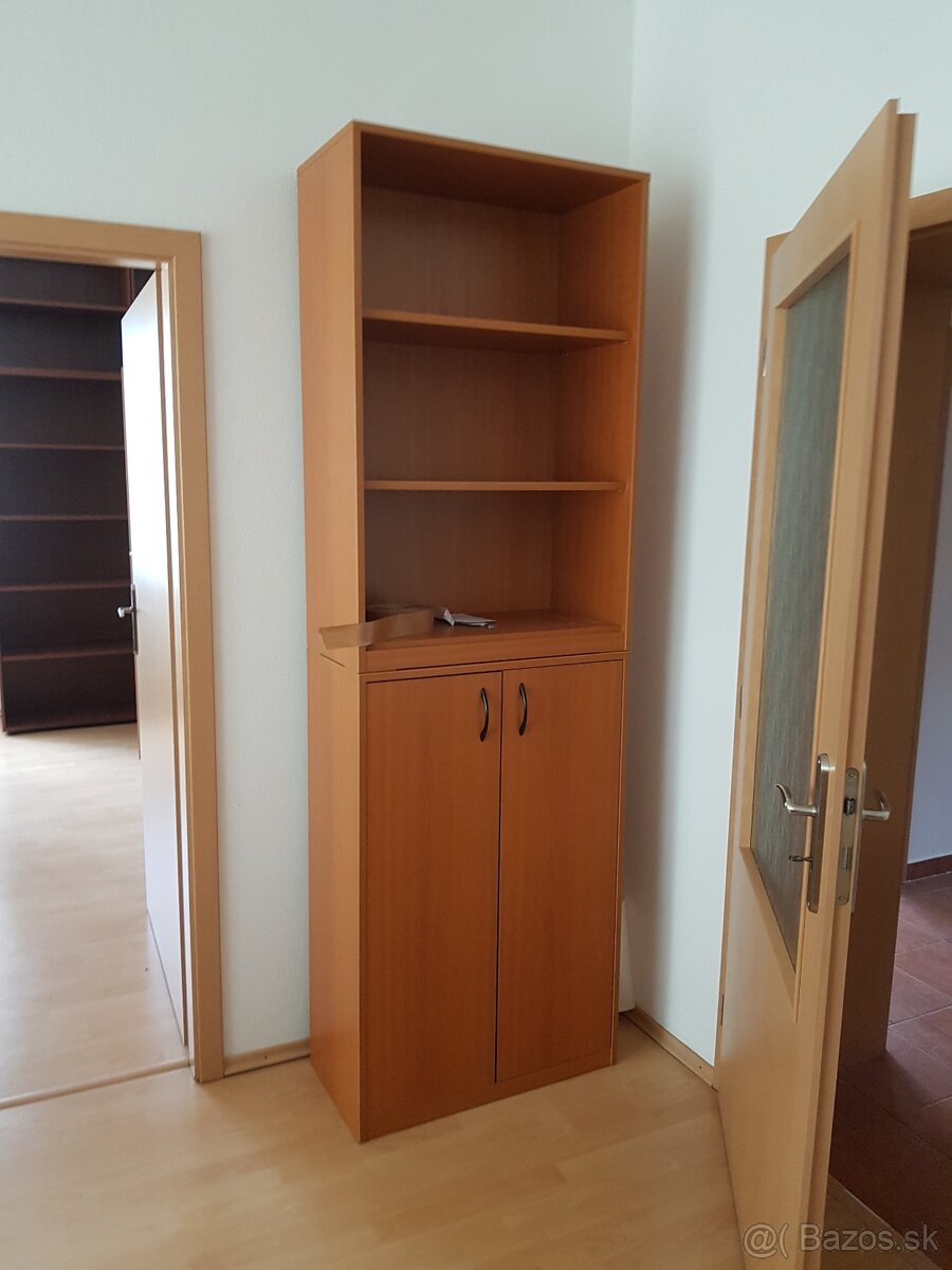 predam kancelarsky nabytok kniznica stoly - 4