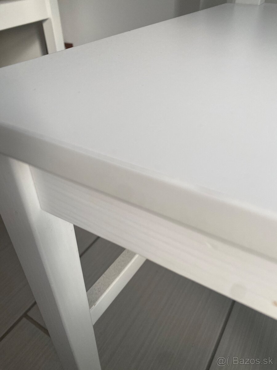 Jedálenský stôl + 4 stoličky - 4