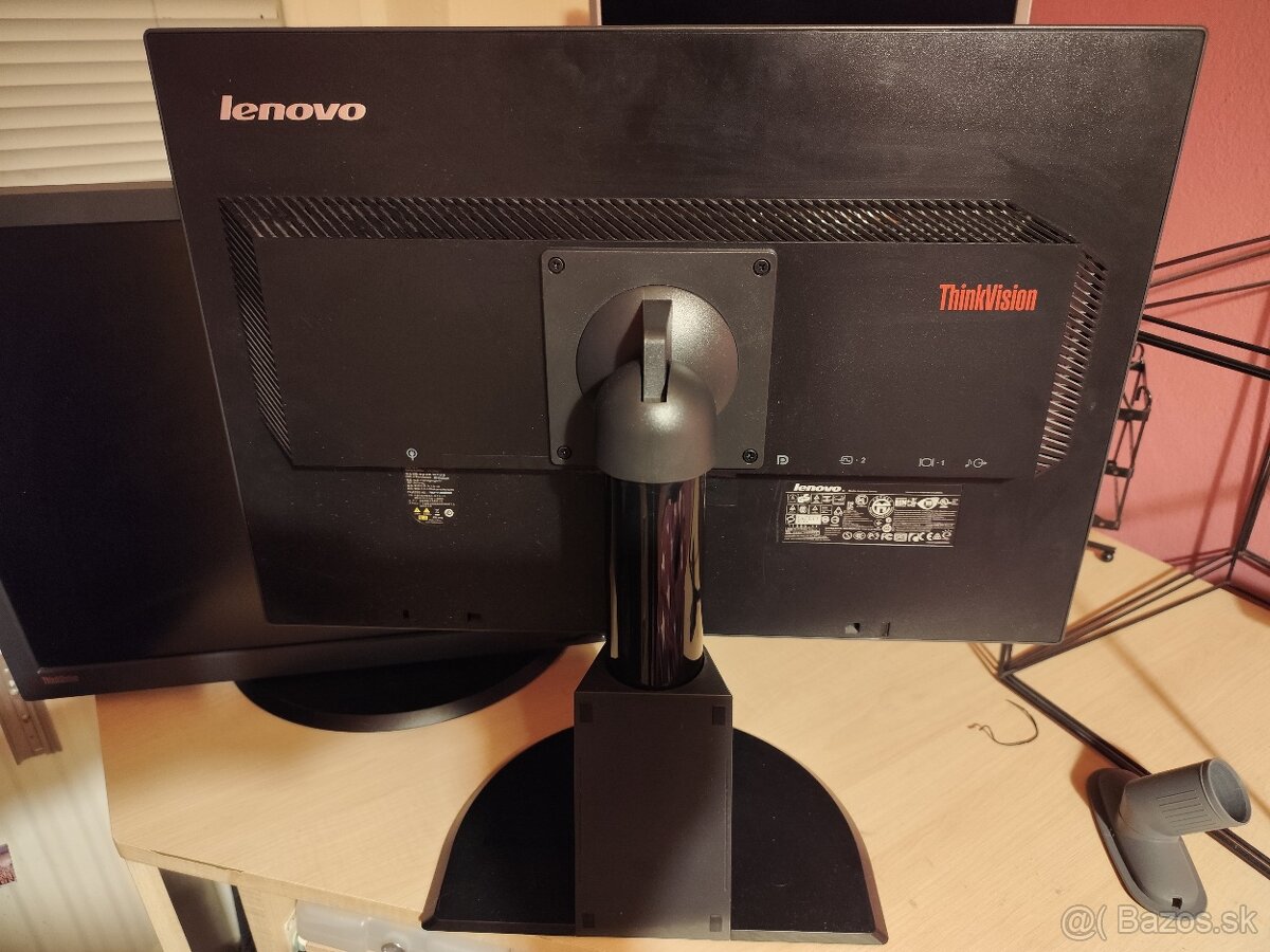 2× Lenovo ThinkVision 22" LED LCD monitory - 4