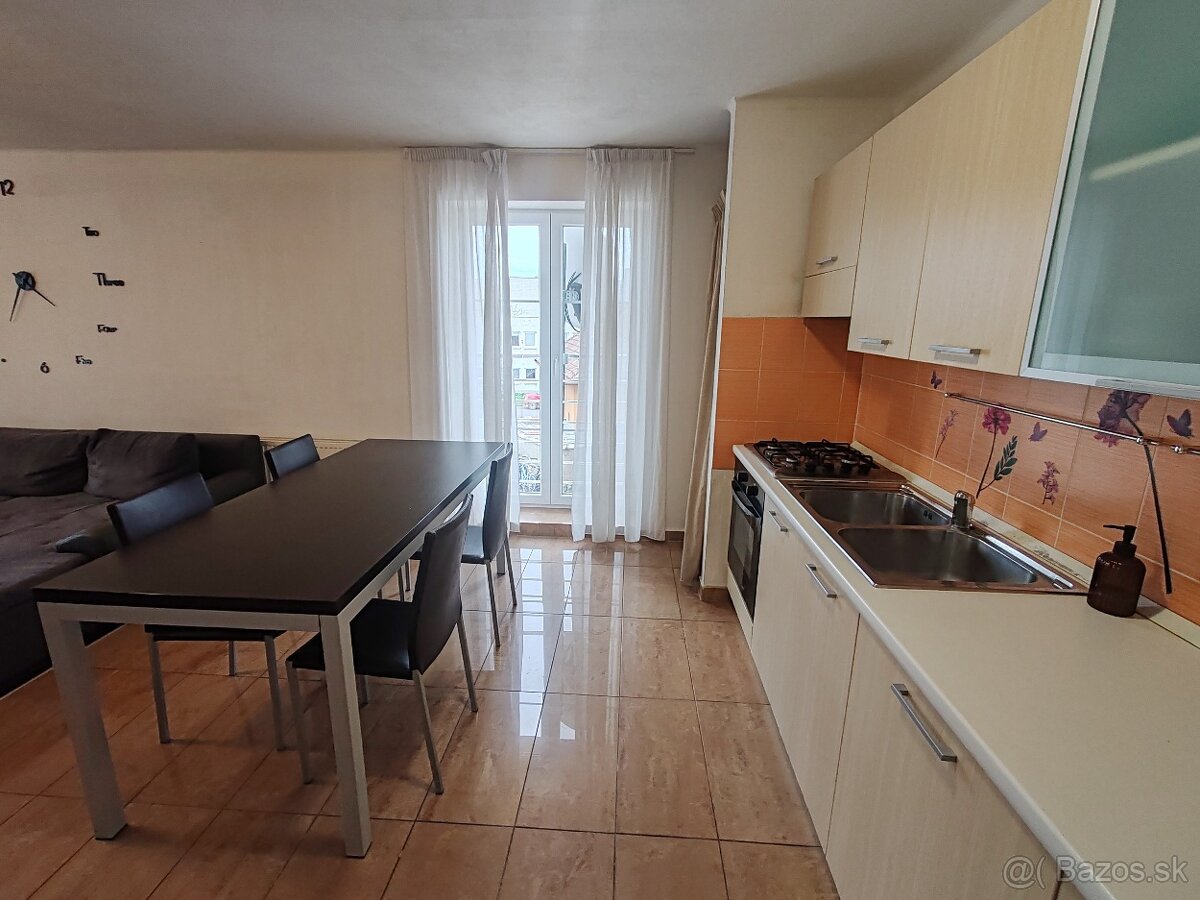 Dvojizbový byt v centre + parkovanie - 4