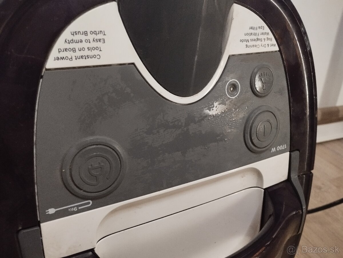 Predám vysávač Bosch BWD41720 ( mokré aj suché vysávanie) - 4