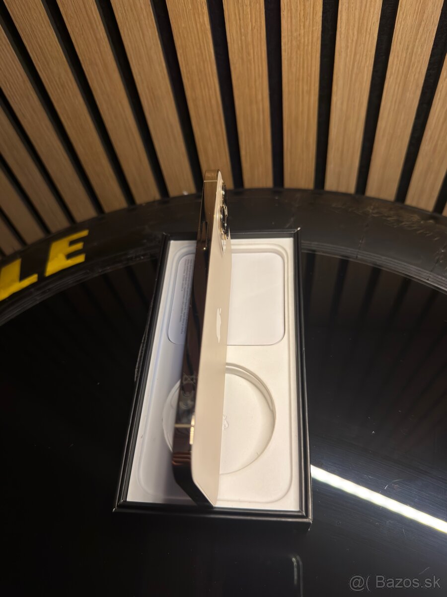 iPhone 12 Pro Max s kapacitou 128 GB - 4