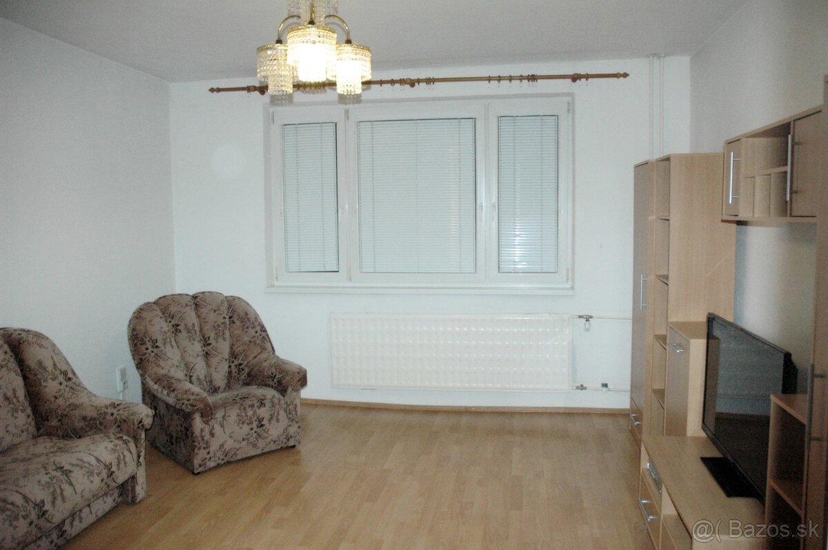 BÁNOVCE NAD BEBRAVOU - 3 izbový byt /Cyrila a Metoda/ 63 m2 - 4