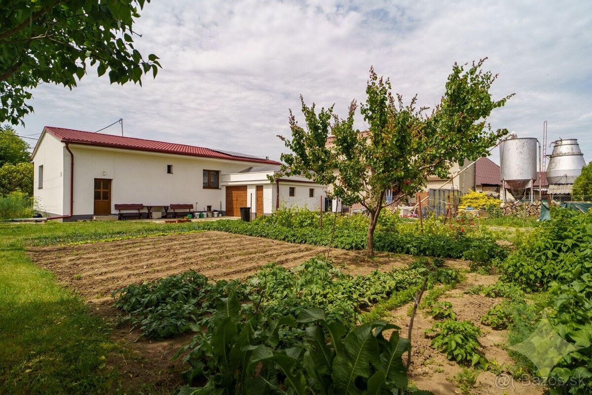 REZERVOVANÉ - Exkluzívny predaj rodinného domu v obci Jelšov - 4