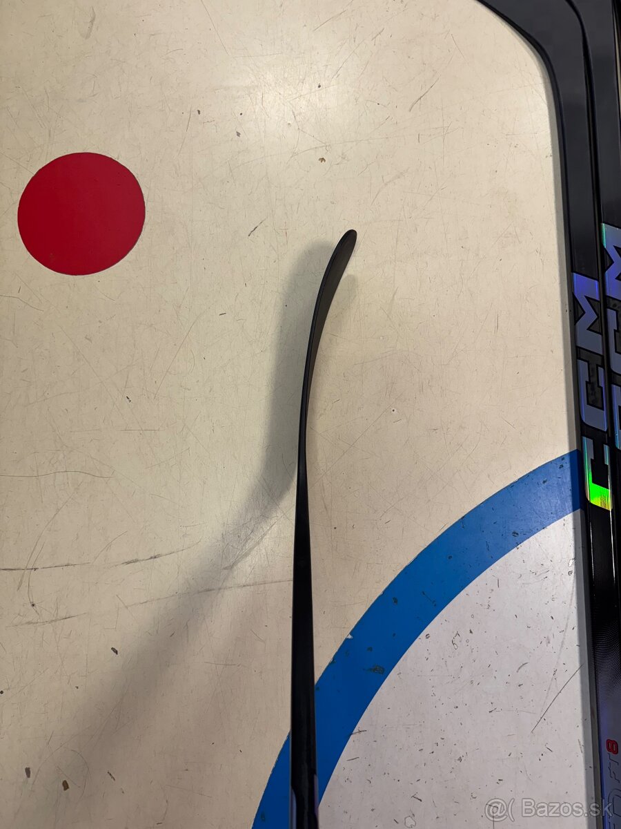 UPLNE NOVA HOKEJKA CCM JETSPEED FT8 SR - 4