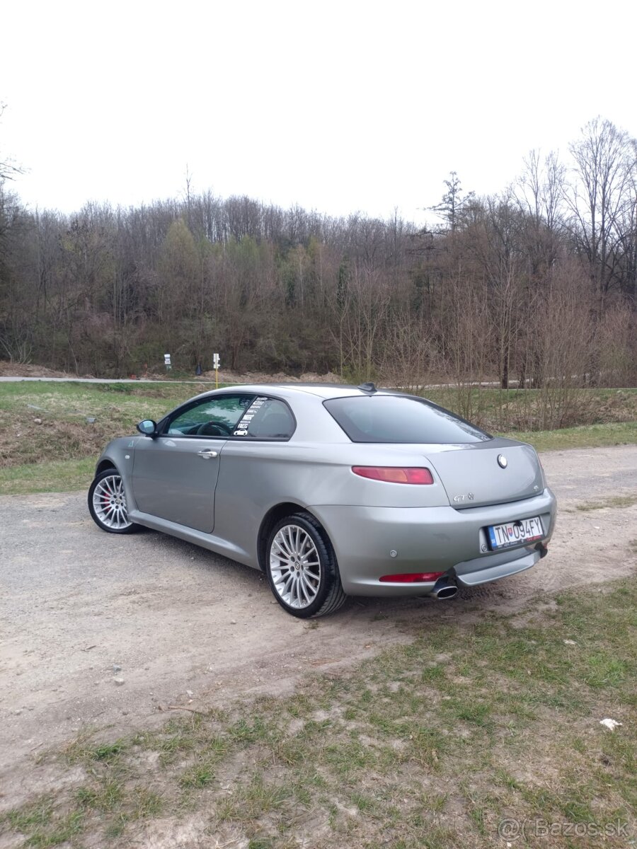Alfa Romeo GT 1.9 JTD - 4