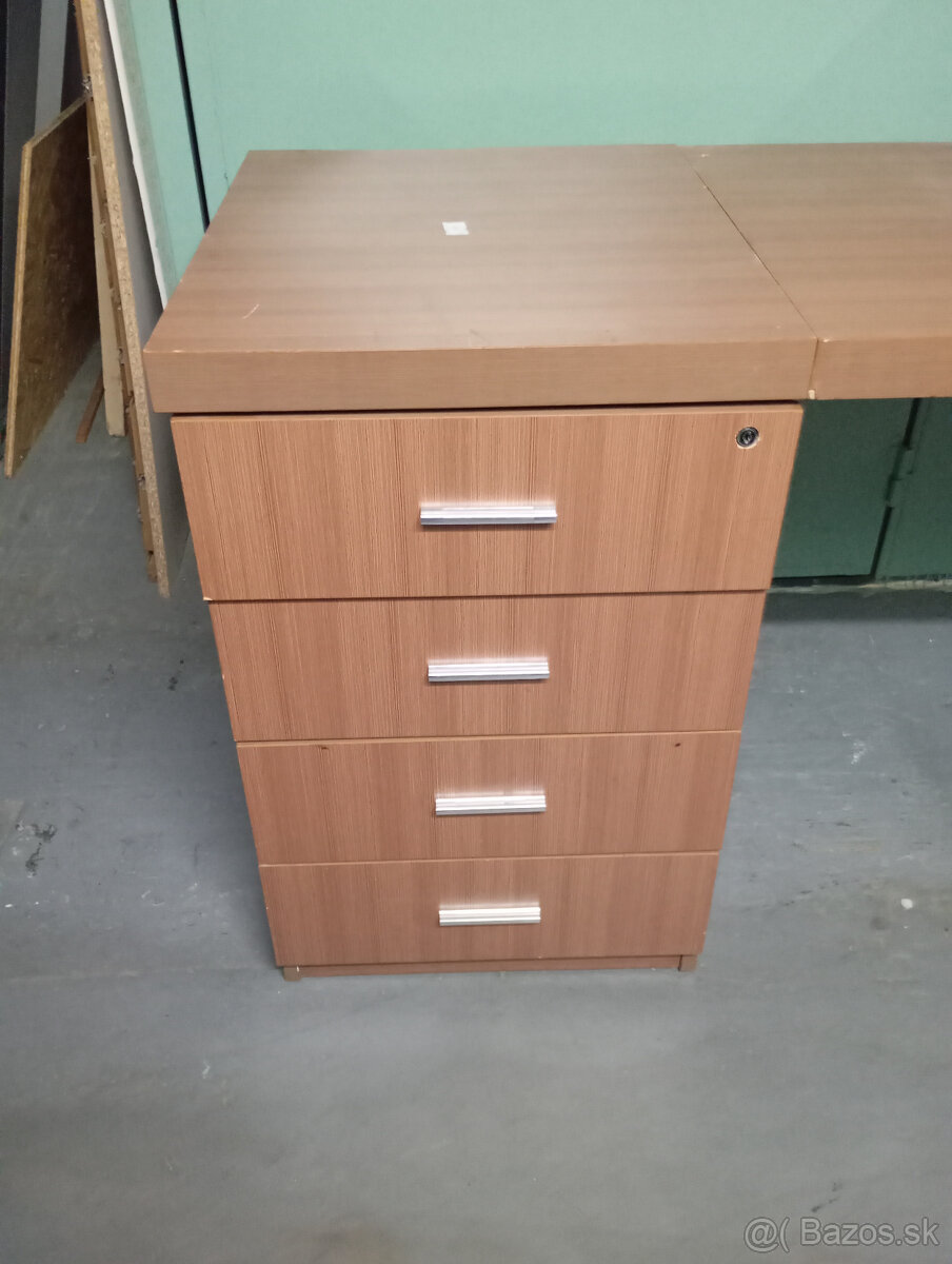 Kancelársky stôl s dvoma kancelárskymi kontajnermi - 4