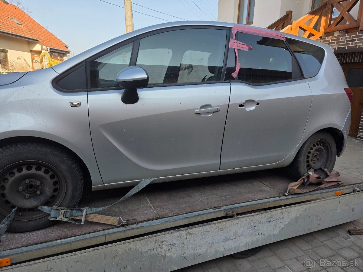 Meriva B 1.4 benzín - 4