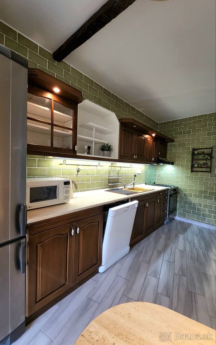 Priestranný 4-izbový byt s loggiou a krásnym výhľadom - 4