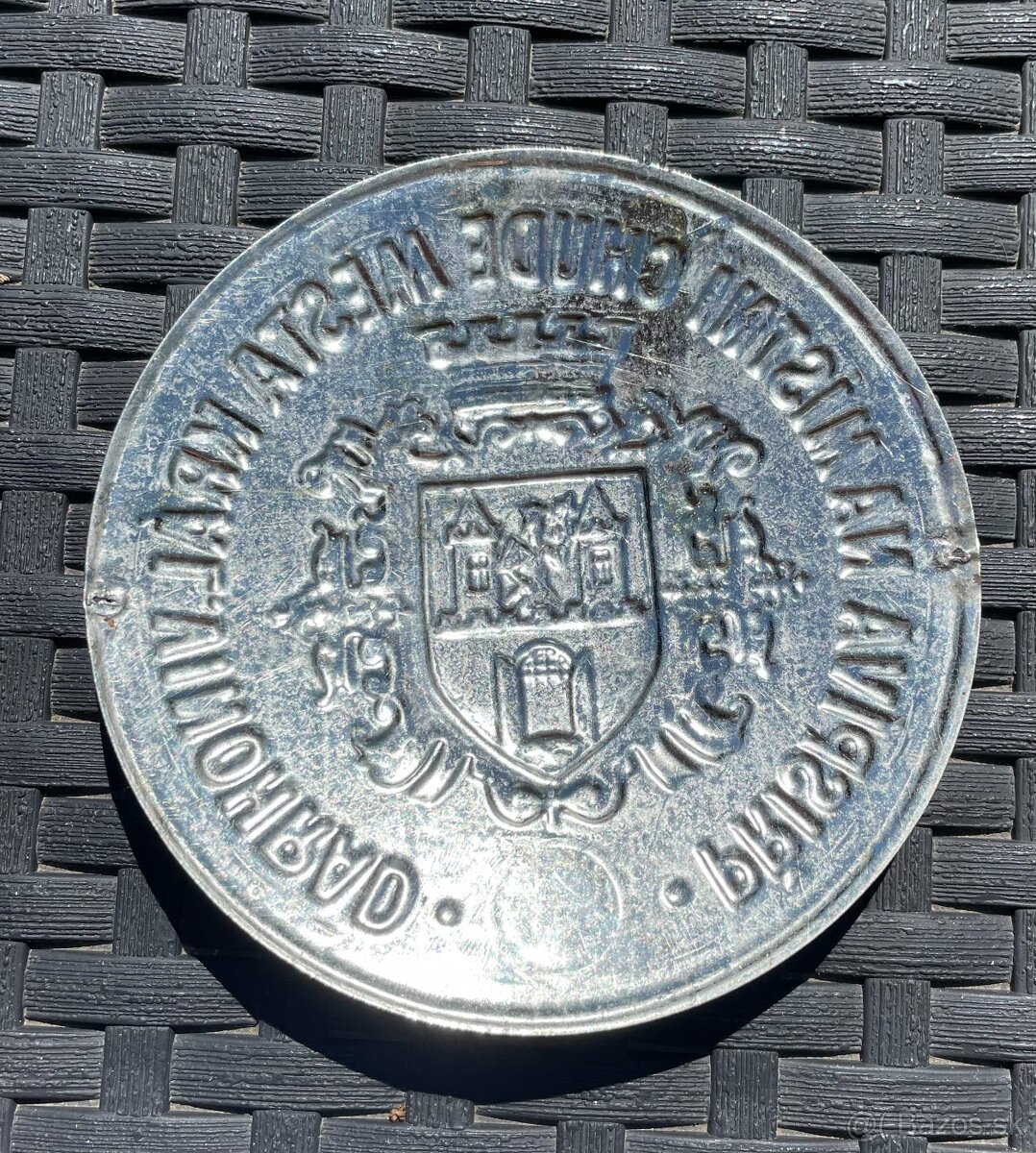 Stará plechová cedule ŽEBRAČENKA přispívá na místní chudé - 4