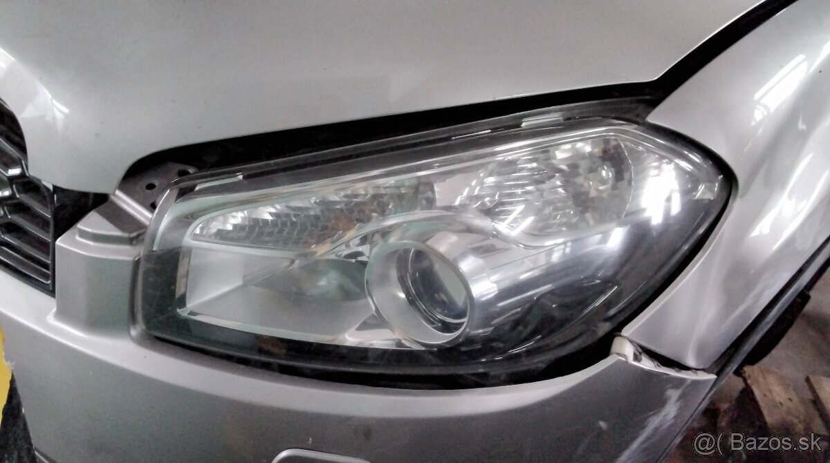 Nissan Qashqai 2.0 2013 predám svetlo XENON, MOTOR MR20 - 4