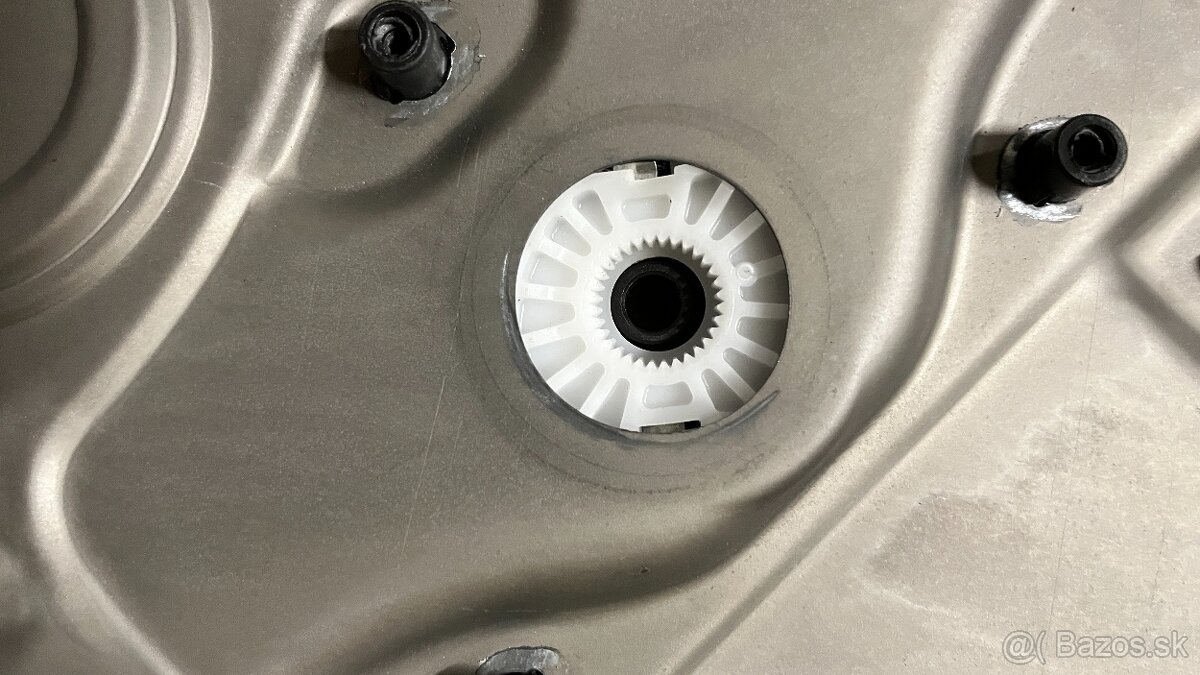 Spúšťač skla predný pravý ŠKODA OCTAVIA II - 4