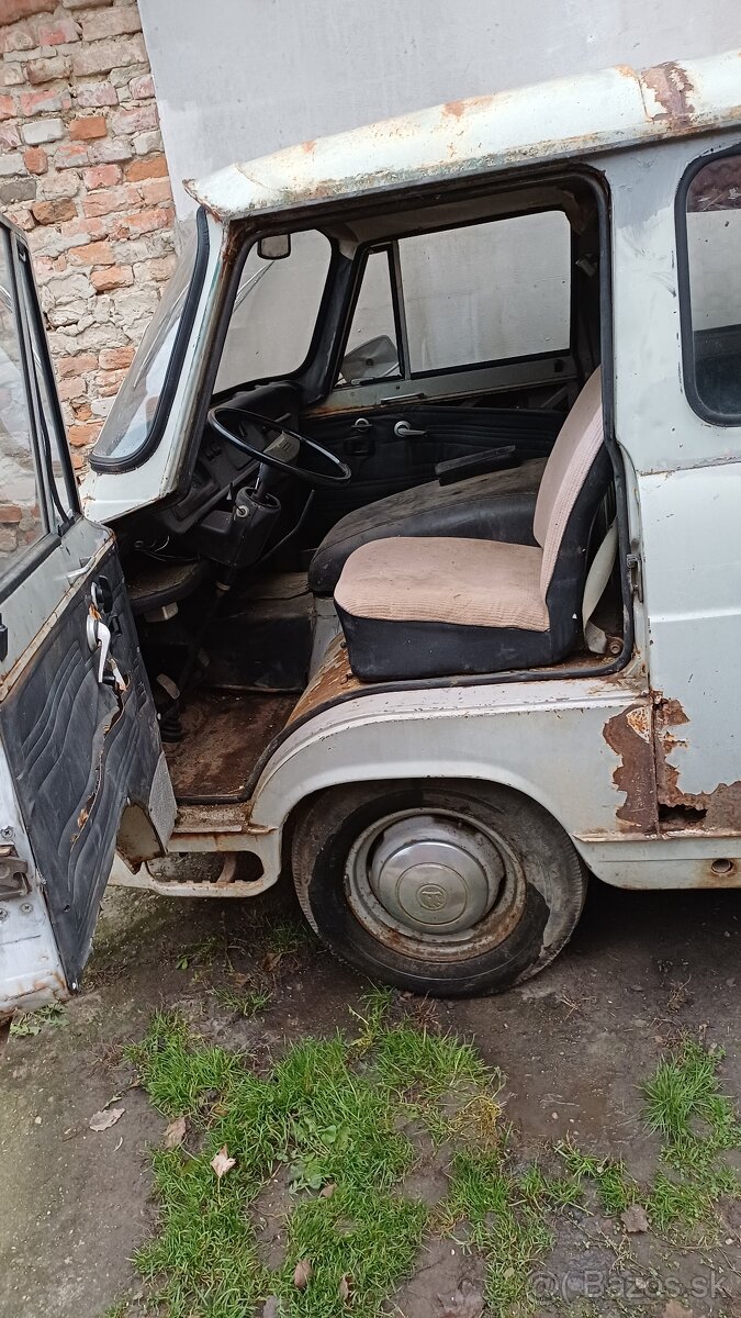 Škoda 1203 zo šiltom - 4