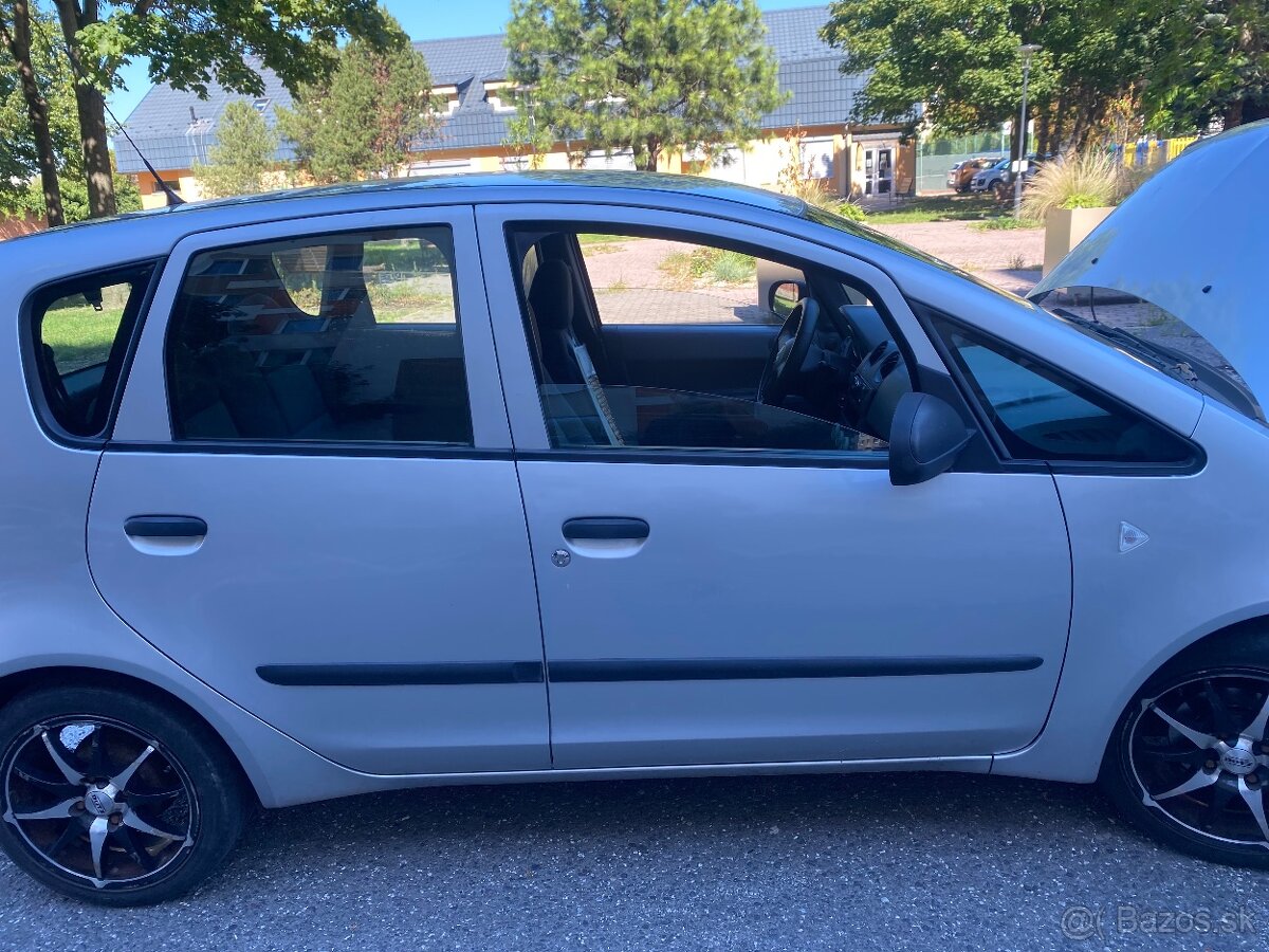 Mitsubishi Colt - 4