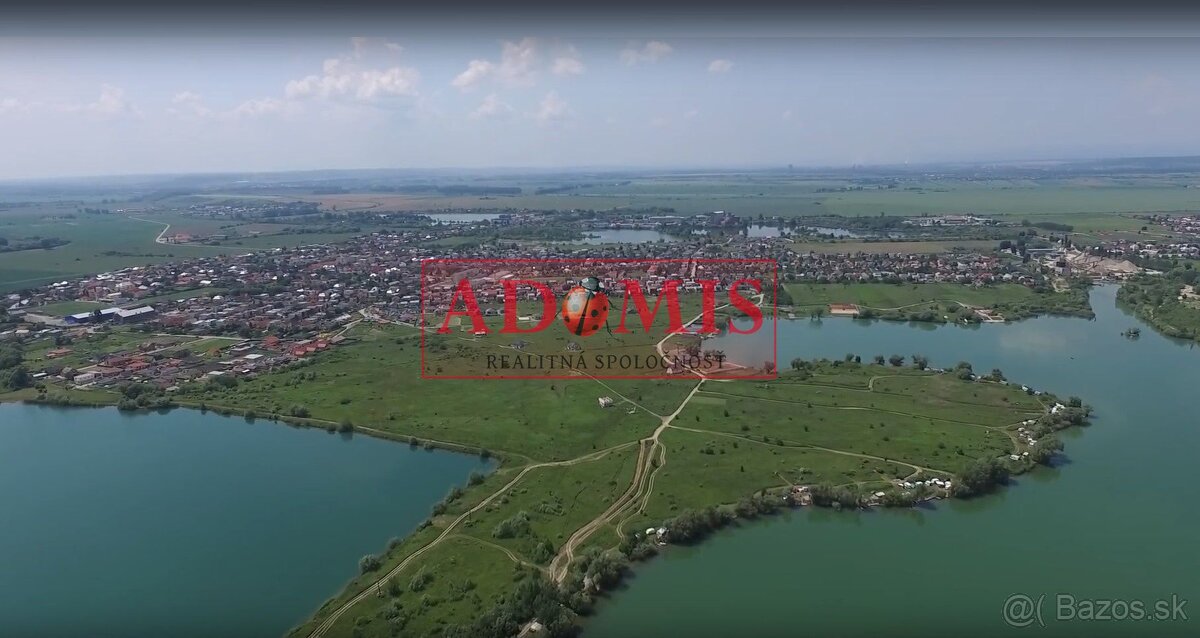 Predám pekný stavebný pozemok 756m2 + stavebné povolenie, Ča - 4