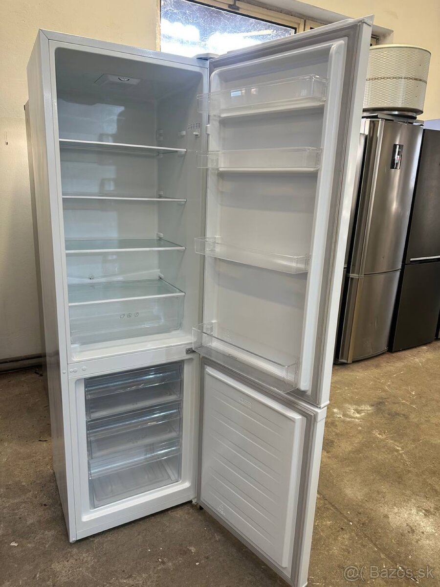 ❄️ Predám chladničku Candy s mrazničkou dole - 4