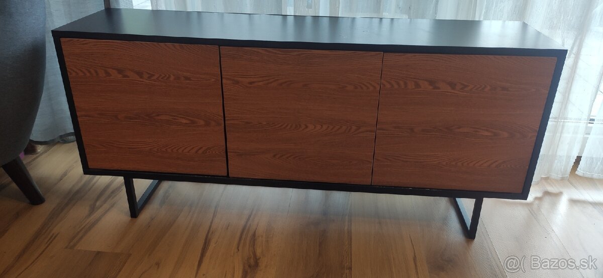 Skrinka pod TV - 4
