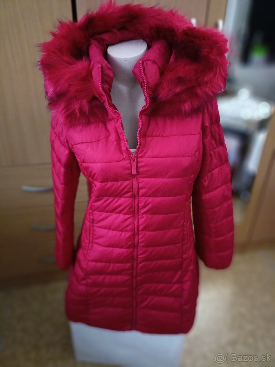 Červená predĺžená bunda s kožušinou - 4