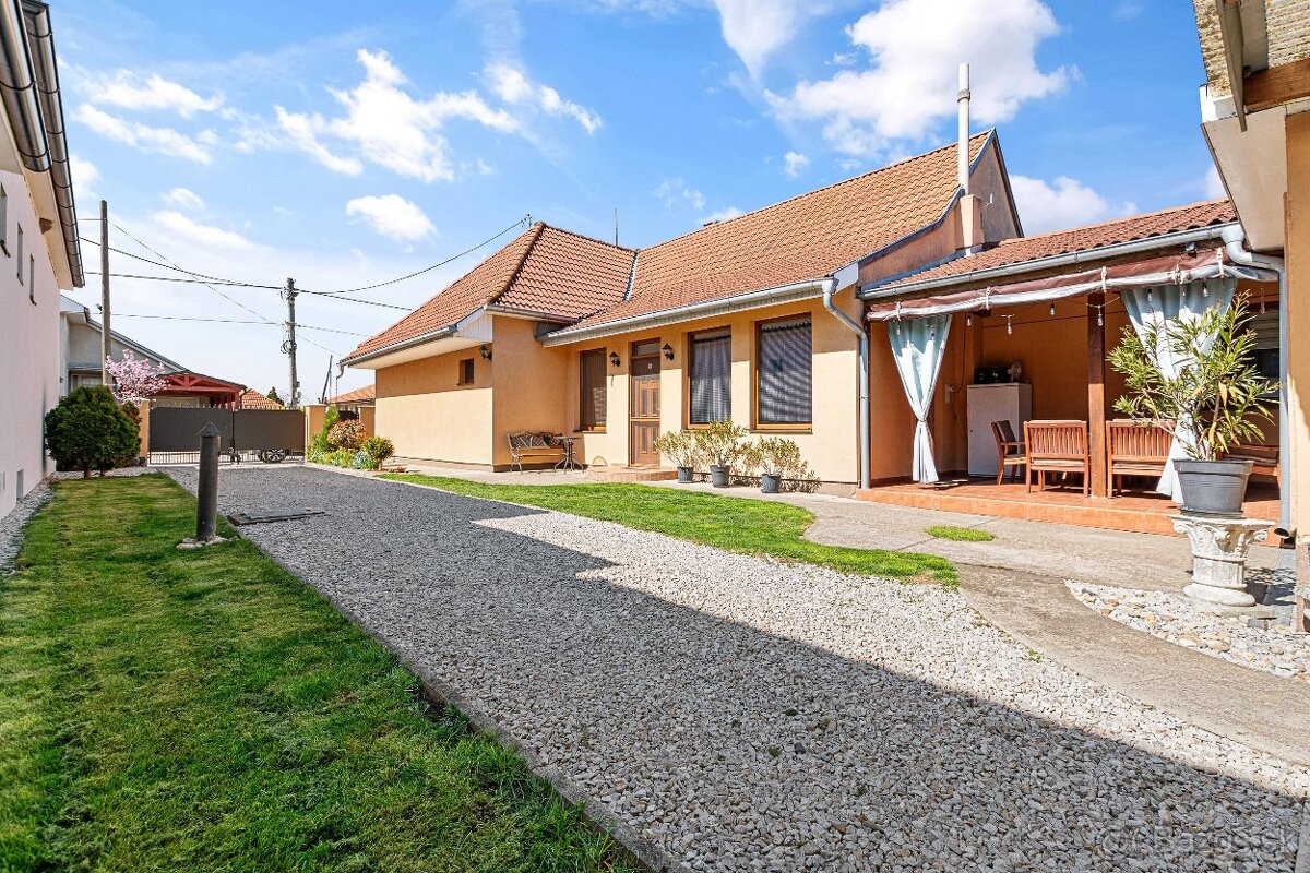 Rodinný dom s vidieckým štýlom na predaj v obci Tomášikovo - 4