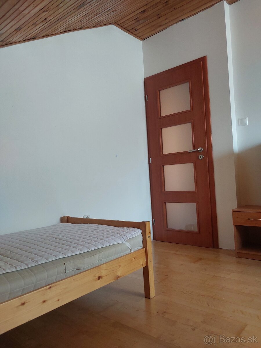 Izba v podkrovnom byte v Mlynskej doline - 4