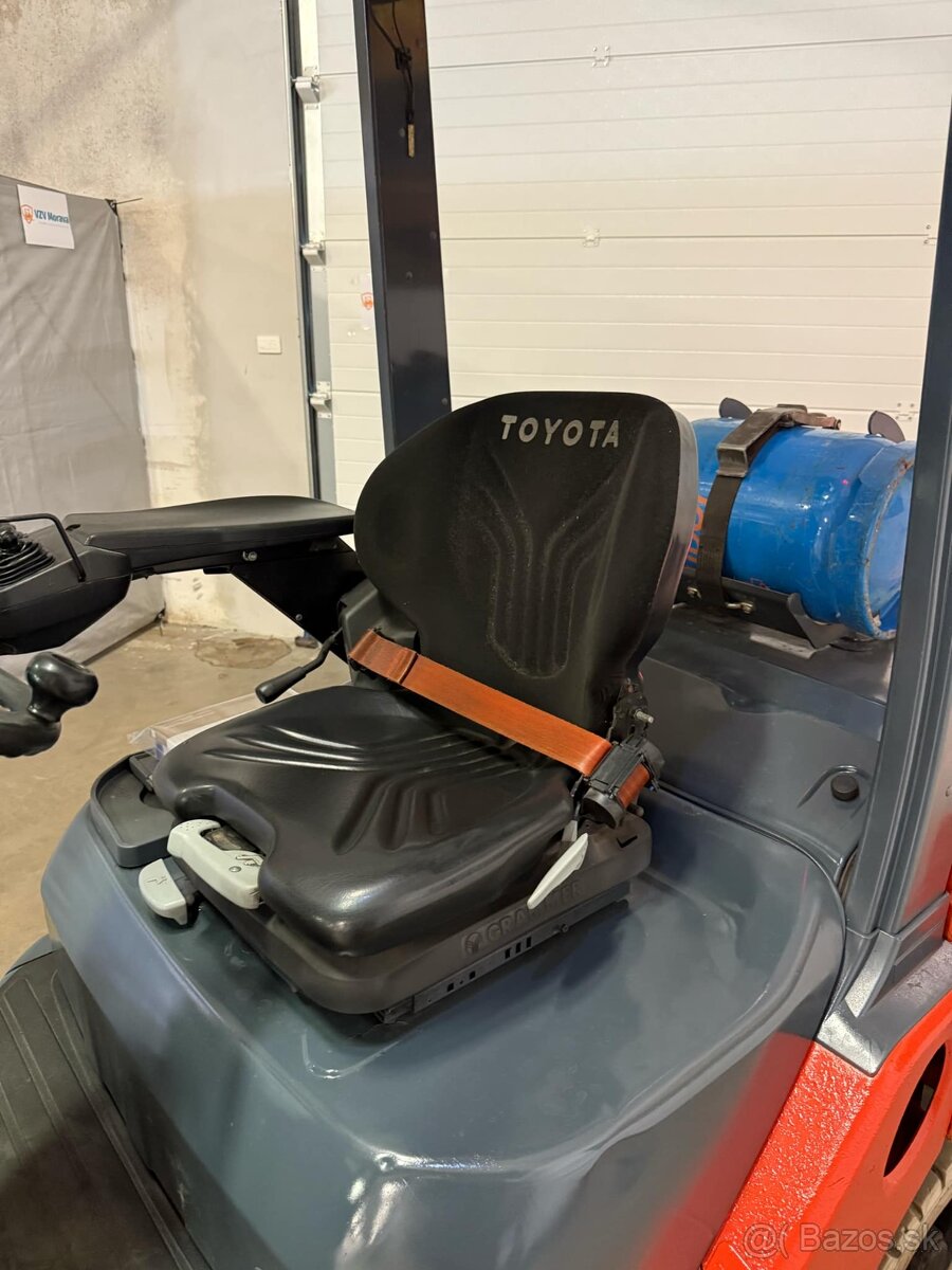 Vysokozdvižný vozík Toyota 25 LPG - 4