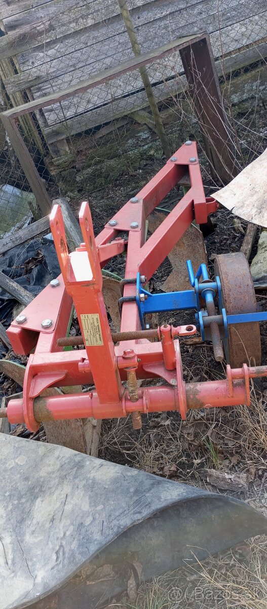 Predam trojradličný pluh - 4