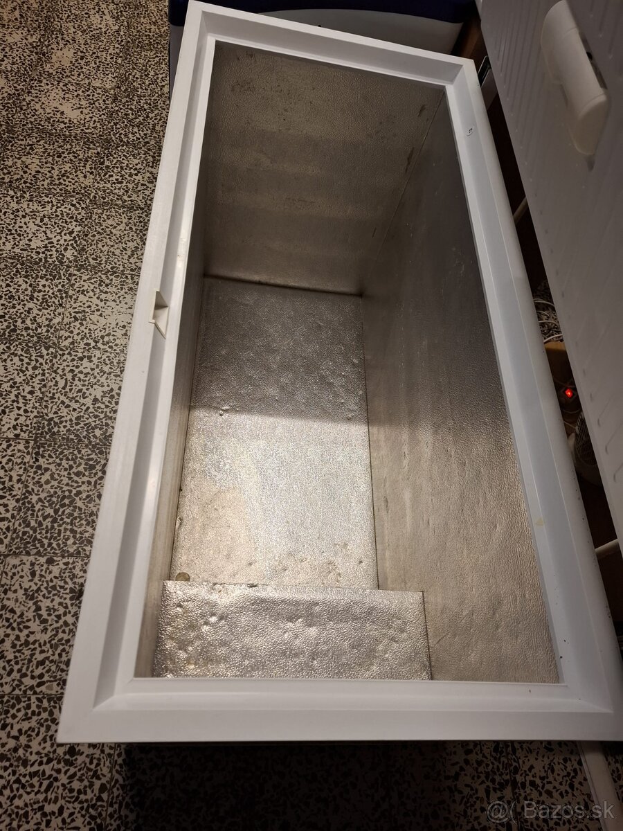 Truhlicový mraziak - 4