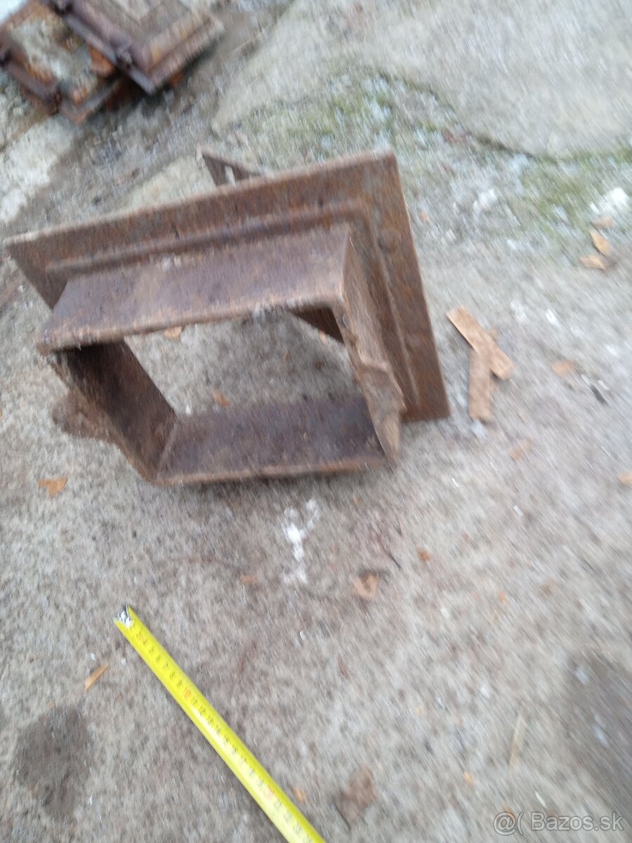 Staré masívne dvierka na pec - 4
