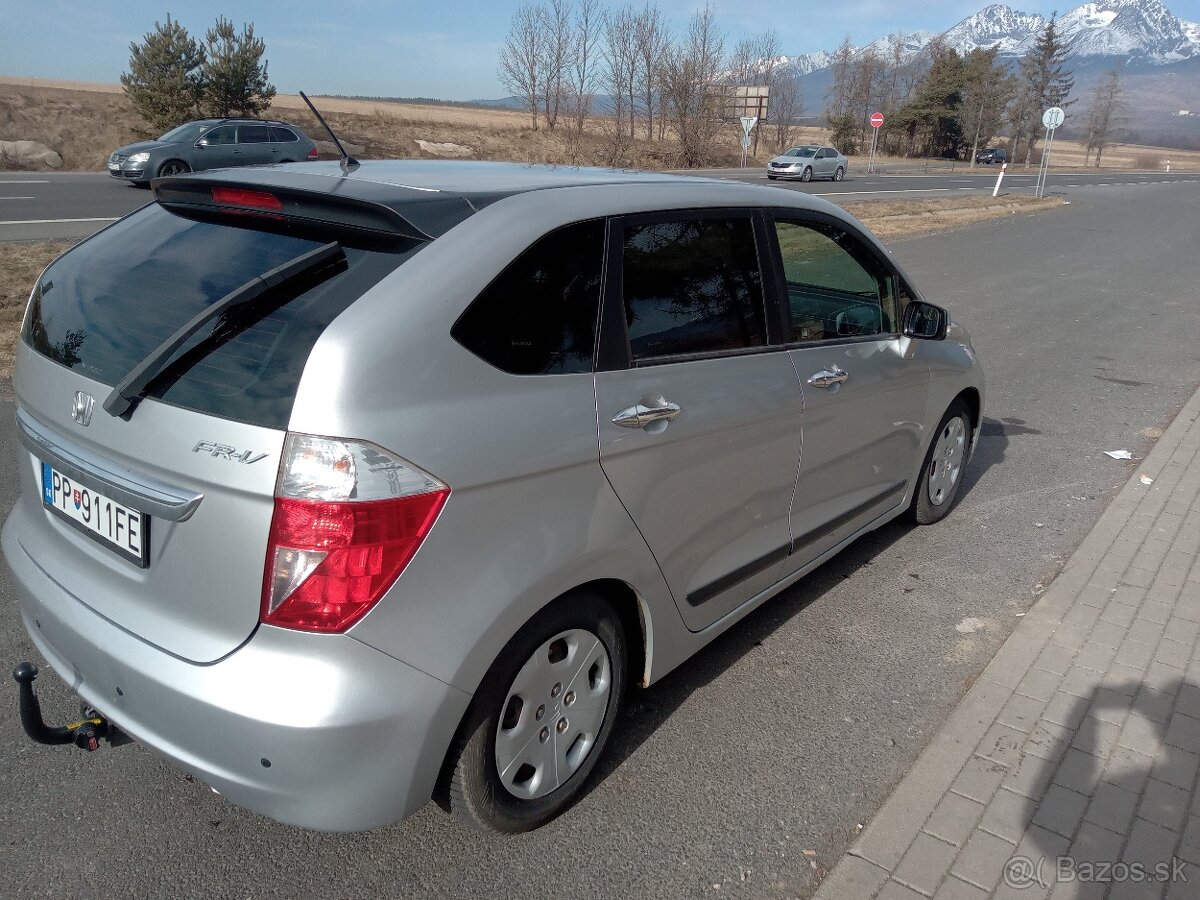 Predam Hondu Fr-v 1.7 - 4