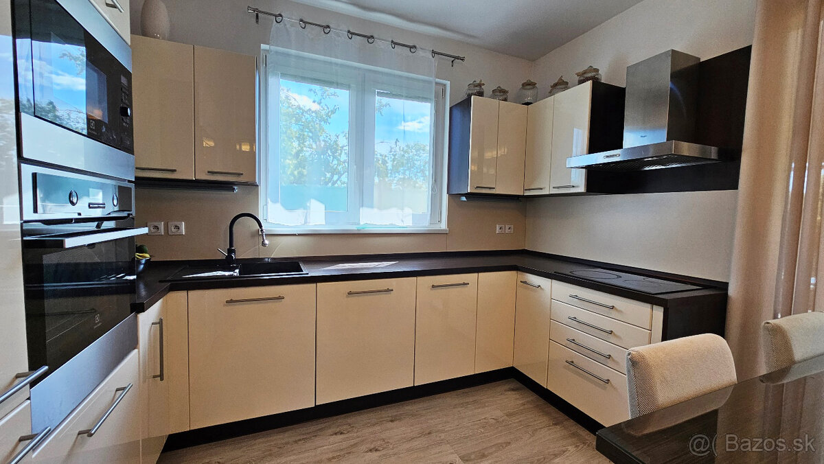 Útulný rodinný dom s upravenou záhradou: 4-izbový bunga - 4