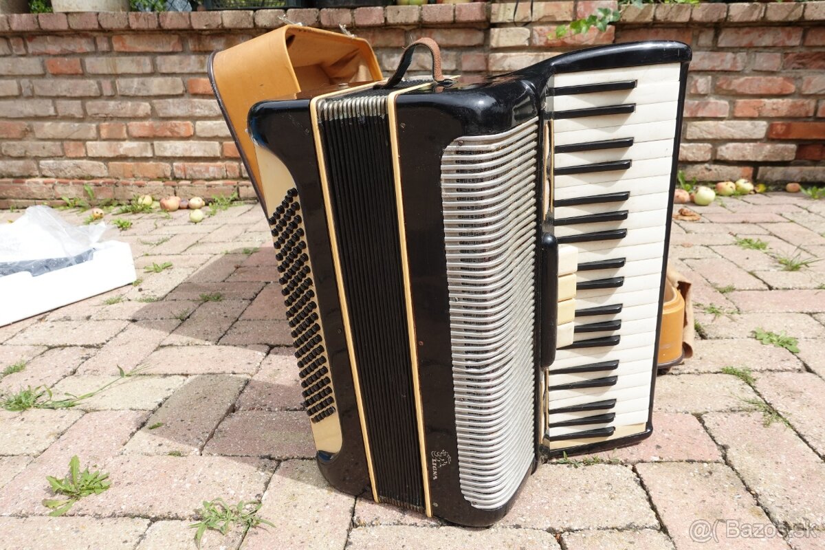 2 akordeóny – zberateľské, rozladené - 4