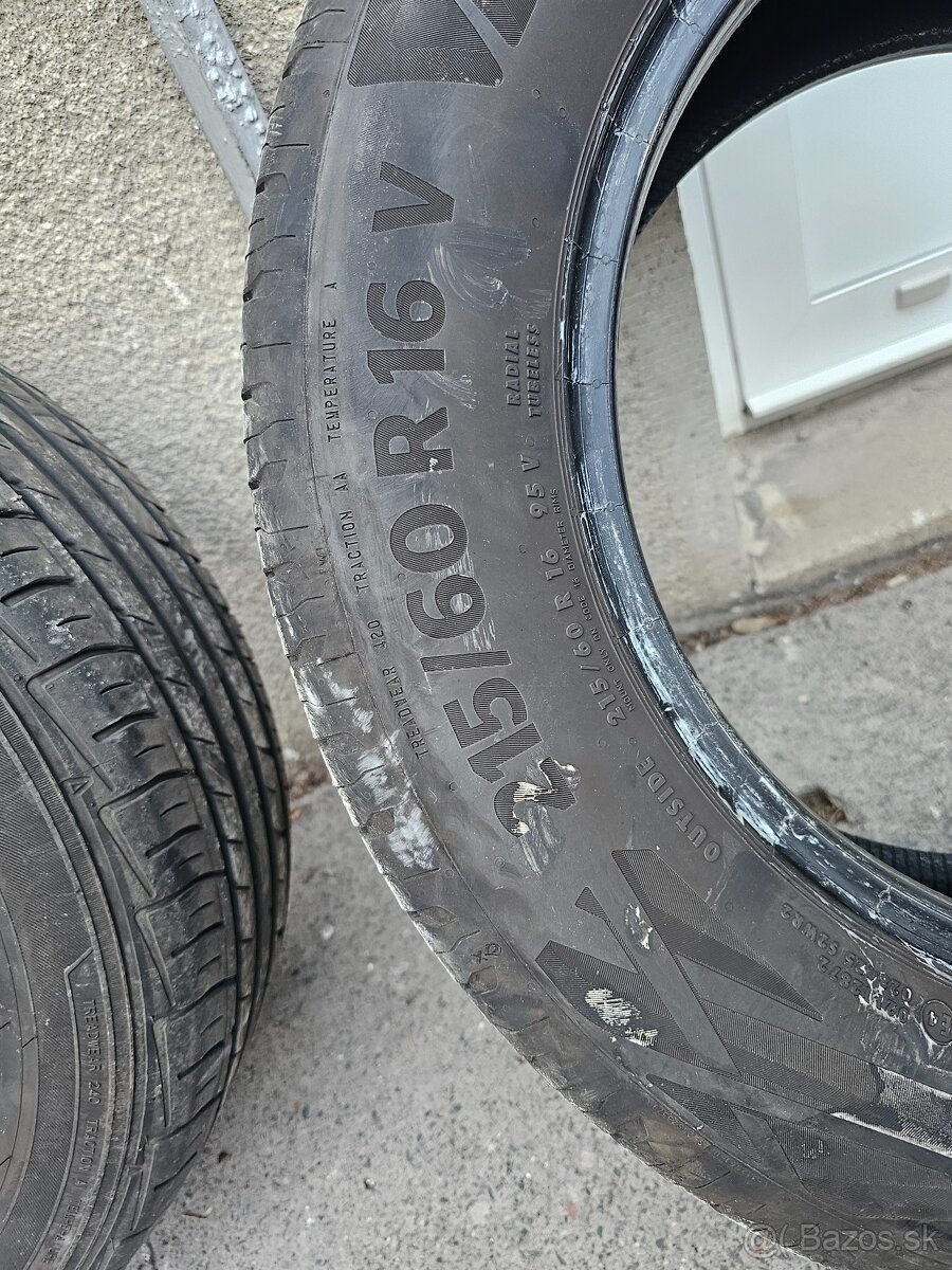 Pneu 215/60 R16 - 4