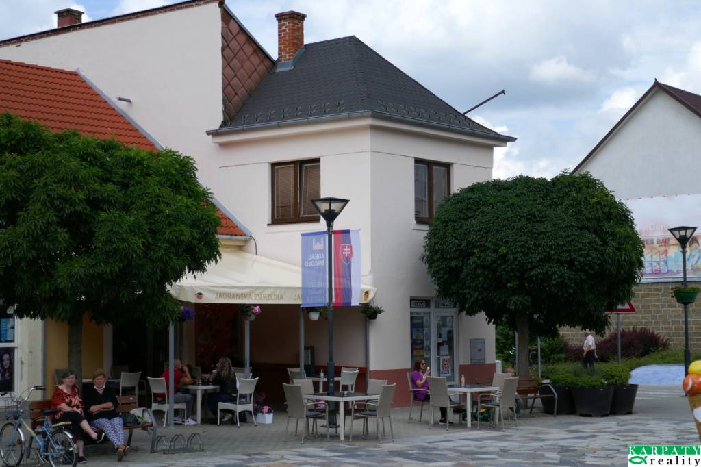 Polyfunkčný dom pri fontáne v srdci Brezovej, bývanie i podn - 4