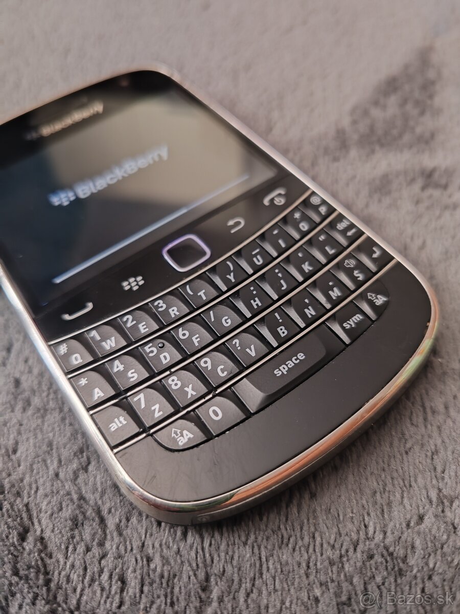 Blackberry 9900 BOLD - RETRO - 4