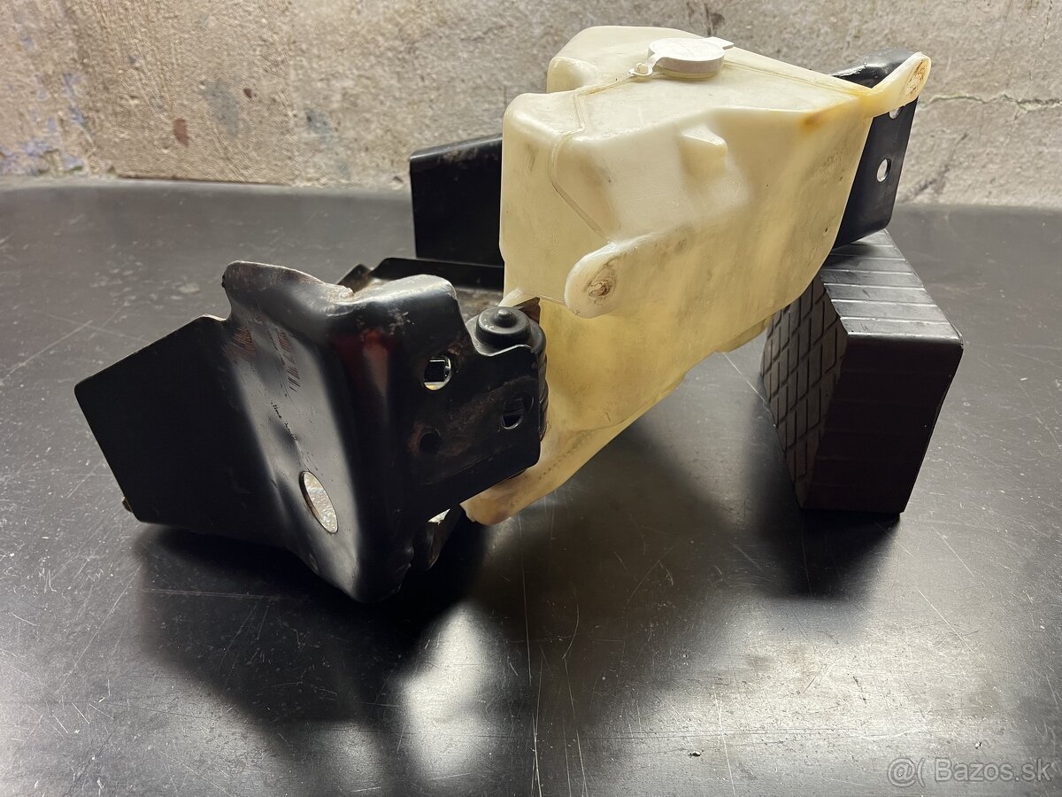 pajero 1 držiak akumulátora - 4