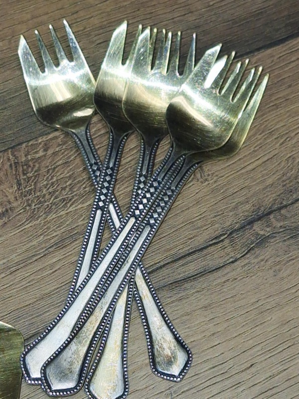 SERVÍROVACÍ PRÍBOR - 4