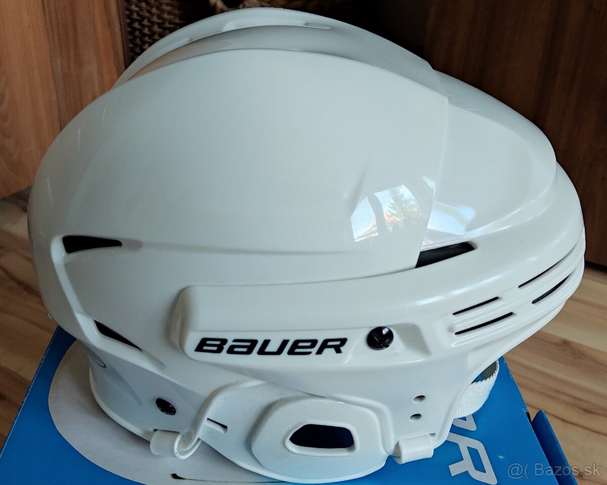 HOKEJOVÁ HELMA - 4