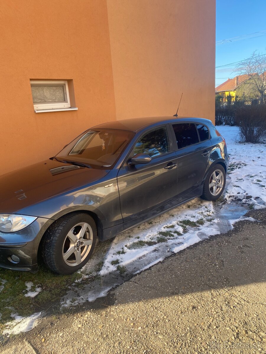 Predávam nepojazdné BMW E87 118d - 4