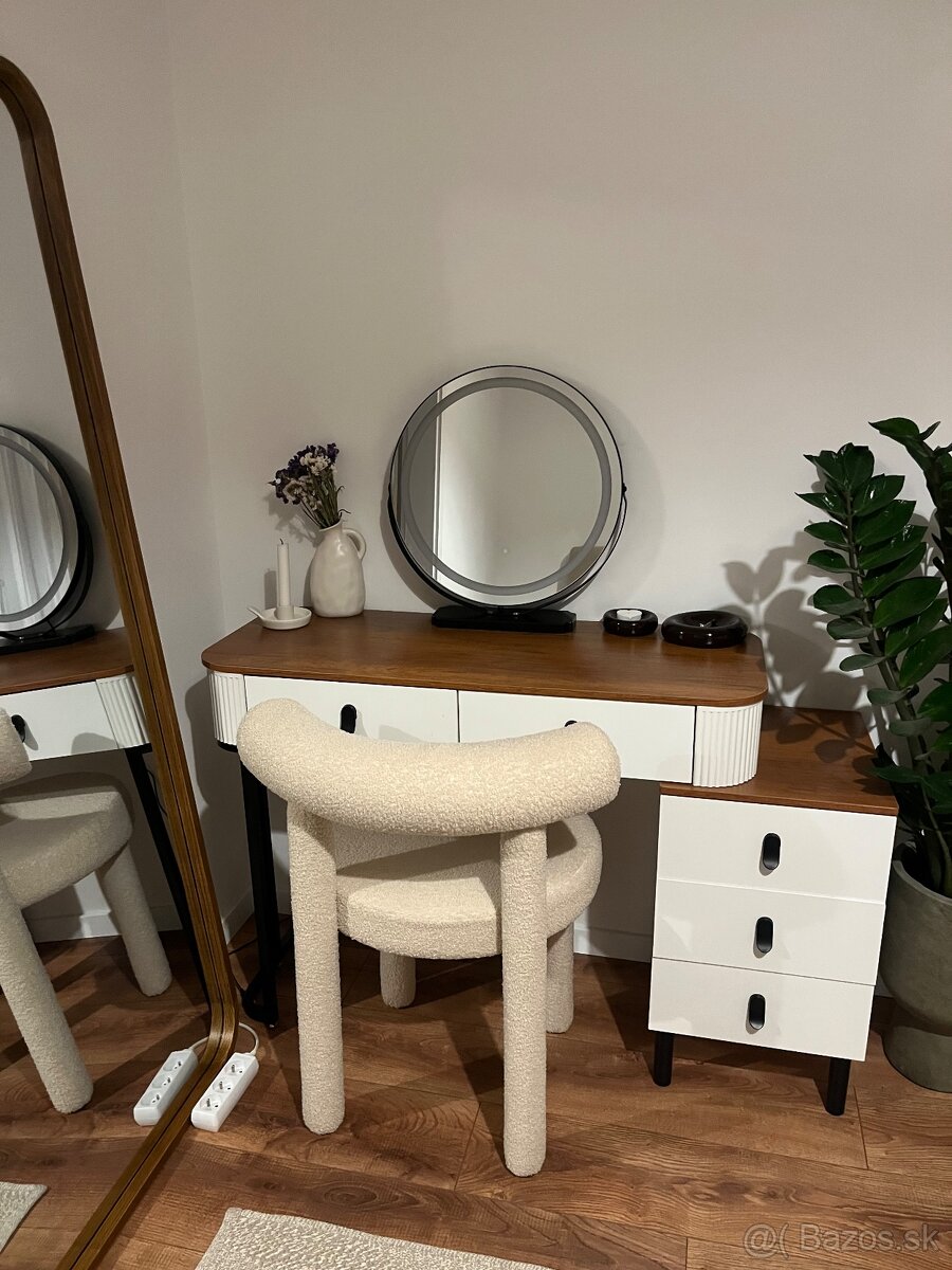 Kozmetický stol - 4