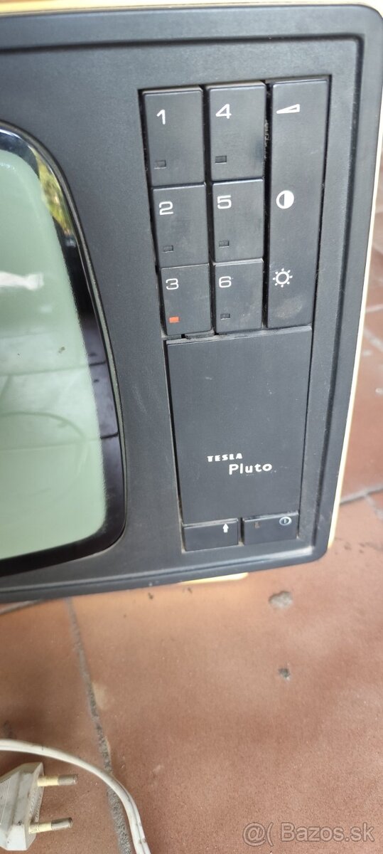 Televizor Tesla Pluto - 4