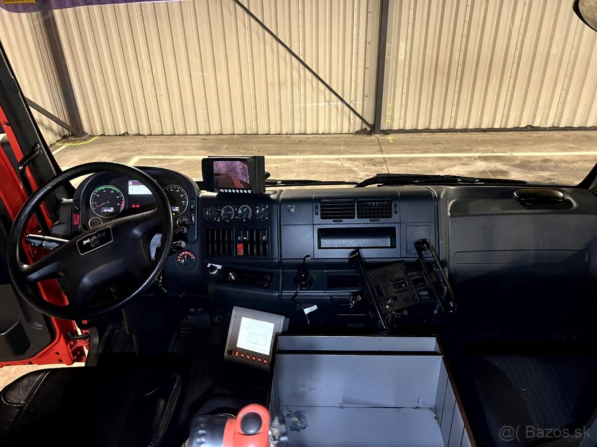 predáme hasičský MAN TGM , 4X4, 3200L VODY, model 2011 - 4