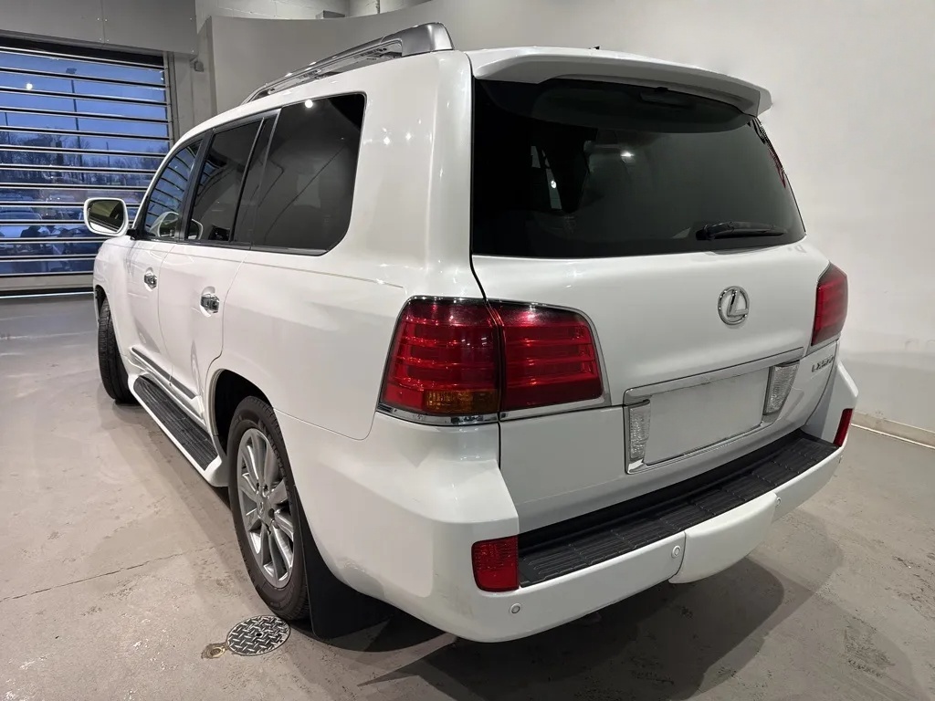 2011 LEXUS LX570 - 8 miest - 4