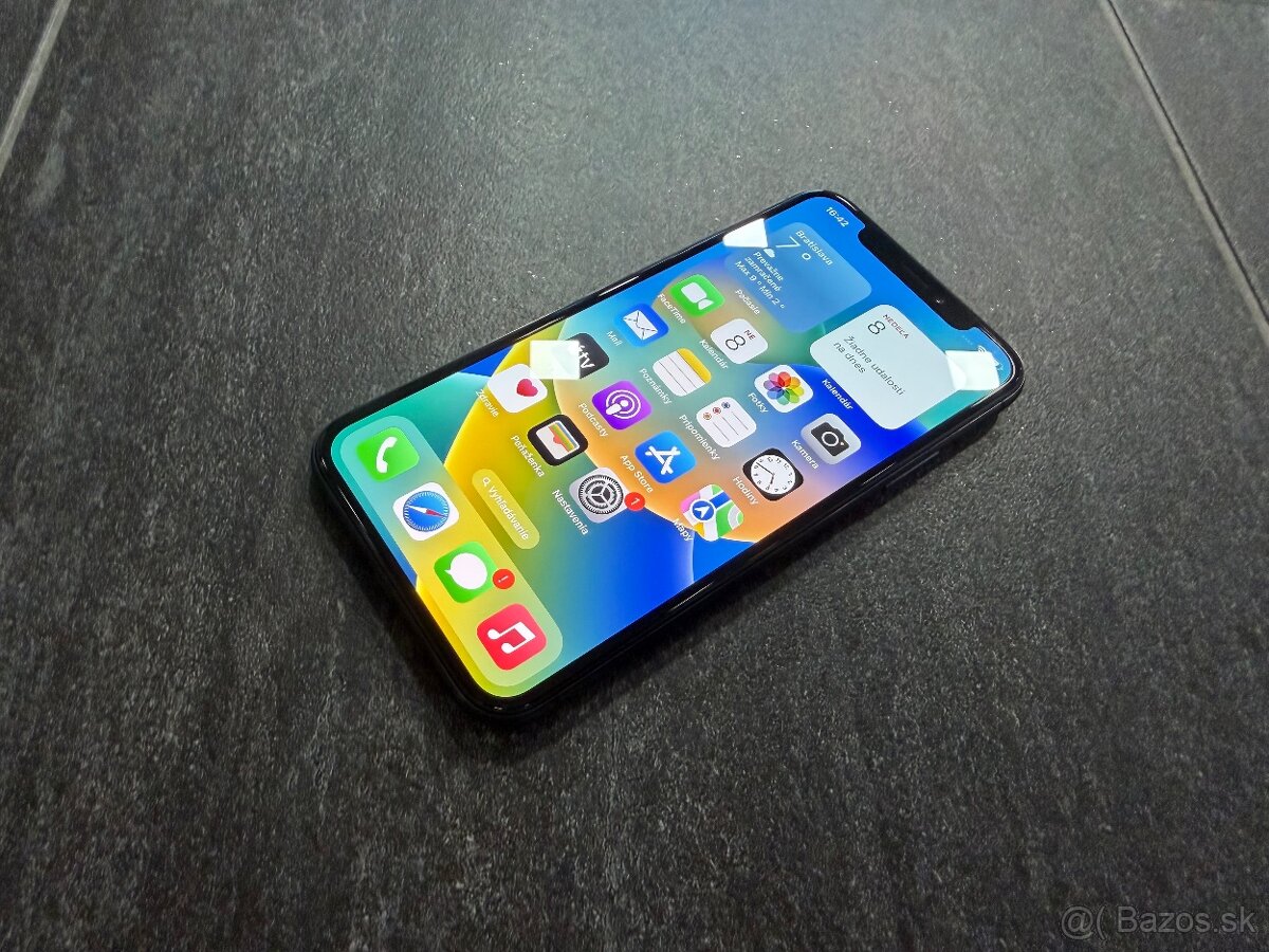 Apple iPhone X 64 GB v čiernej farbe Space Gray - 4