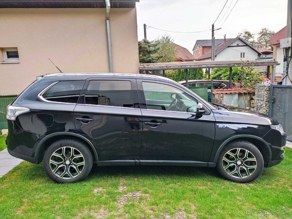 Mitsubishi Outlander PHEV 2.0 Executive Edition–4x4–Automat - 4